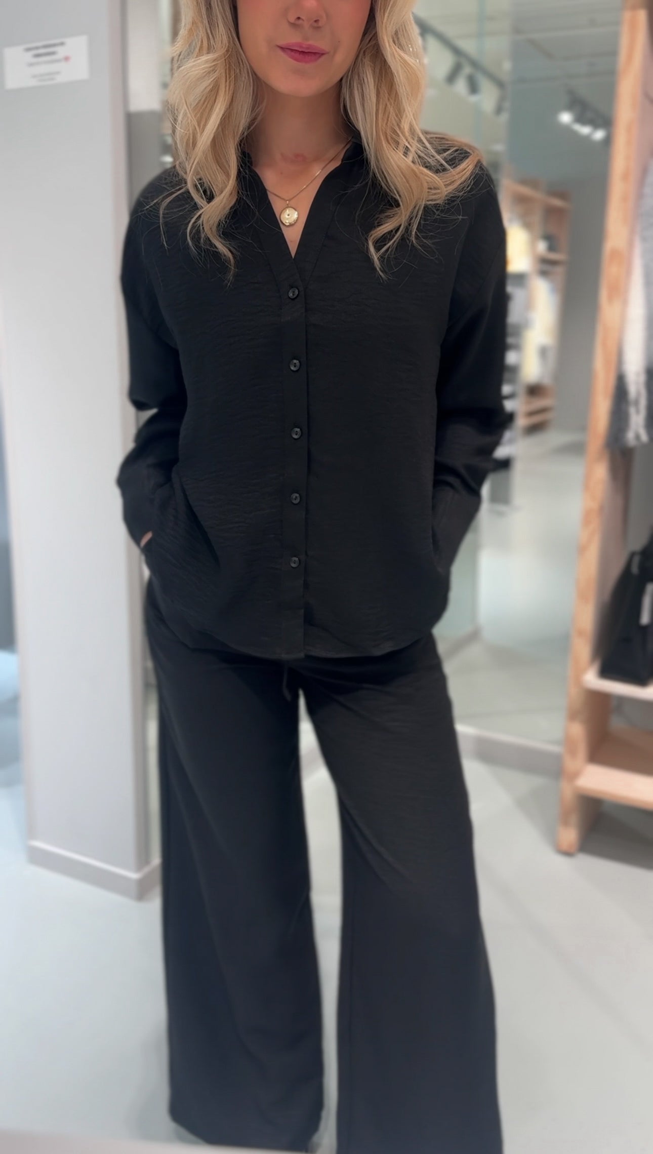 VMMELANEY Shirt - Black