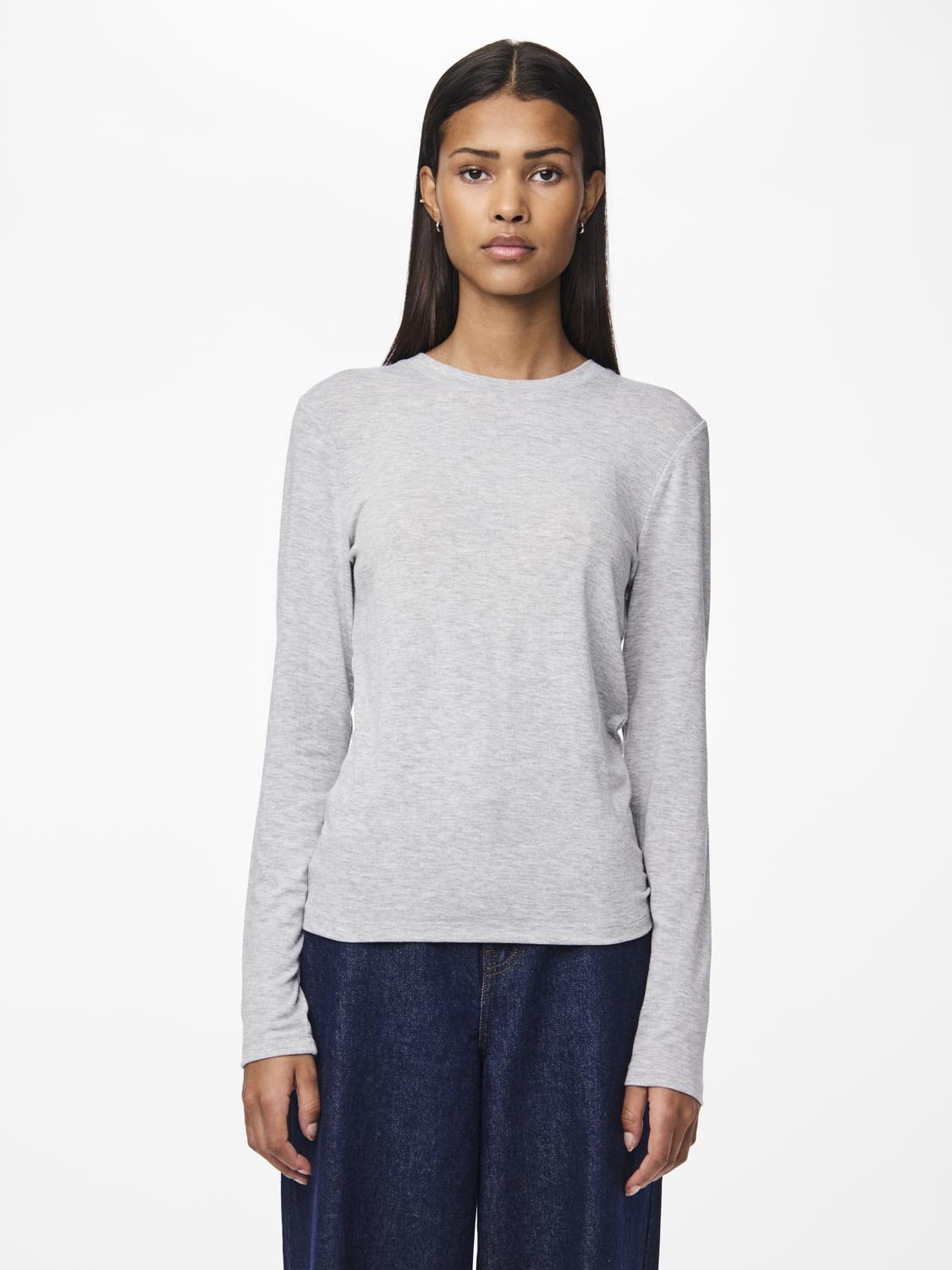 model_shot-front