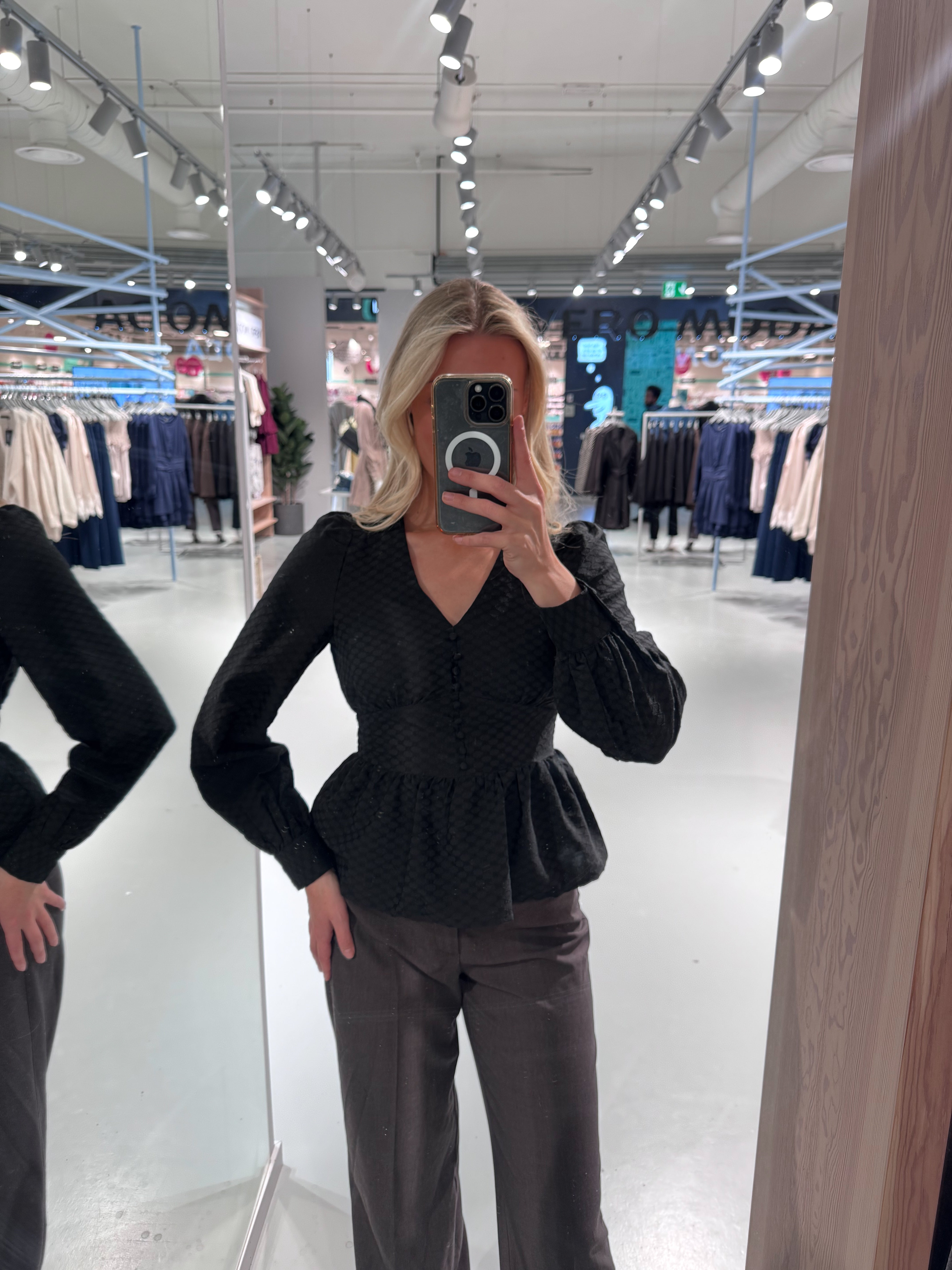 VMAUGUSTA Top - Black