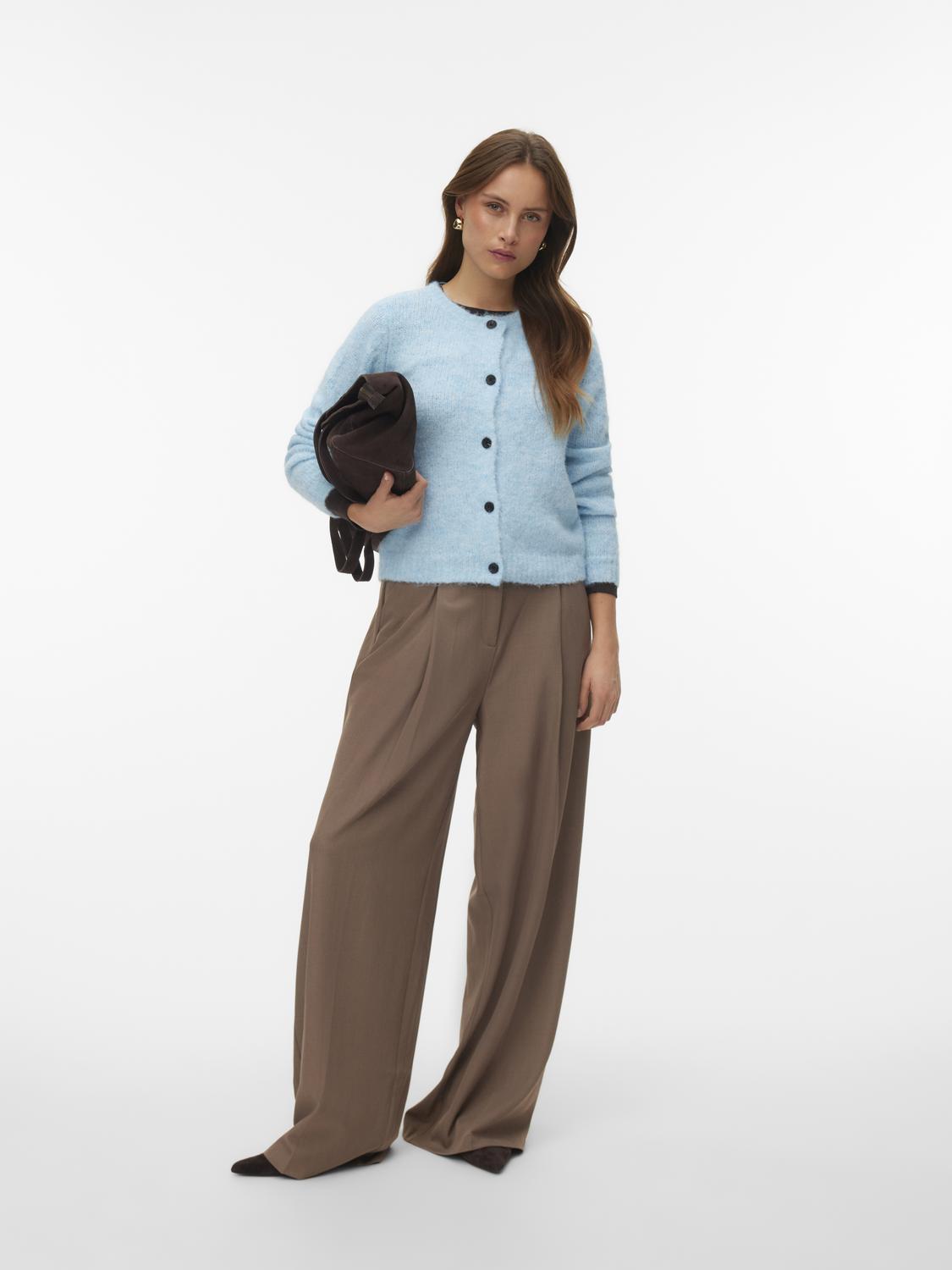model_shot-front