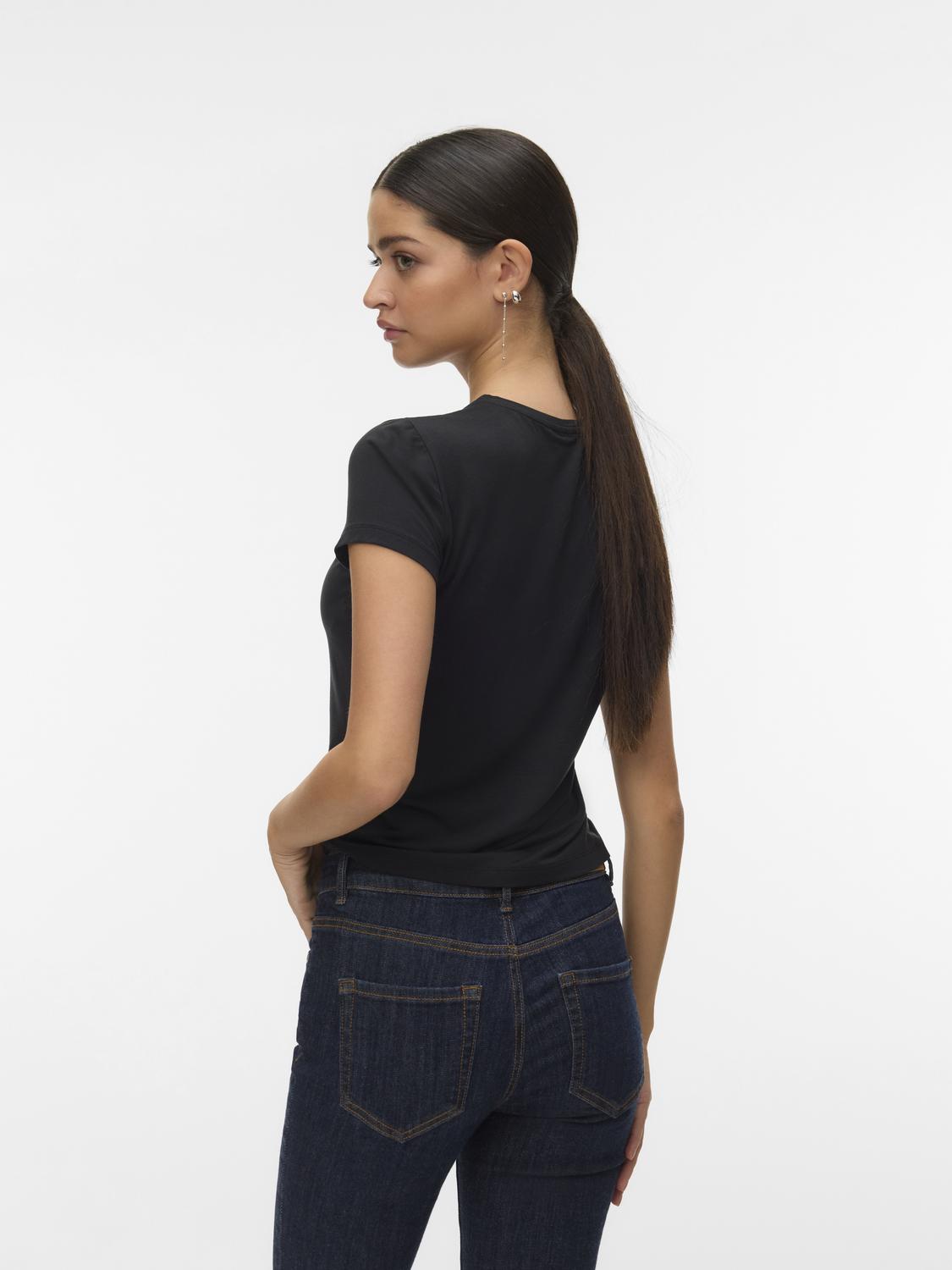 model_shot-back
