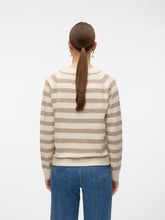 Last inn bildet i Galleri-visningsprogrammet, model_shot-back
