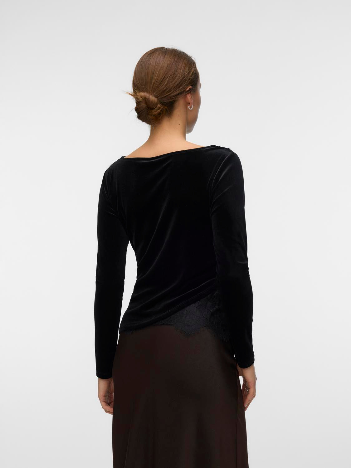 model_shot-back