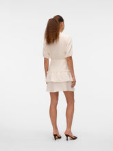 Last inn bildet i Galleri-visningsprogrammet, model_shot-back
