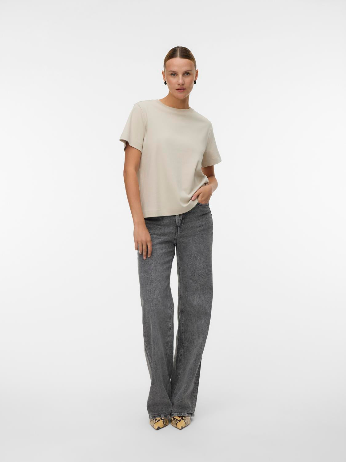 model_shot-front