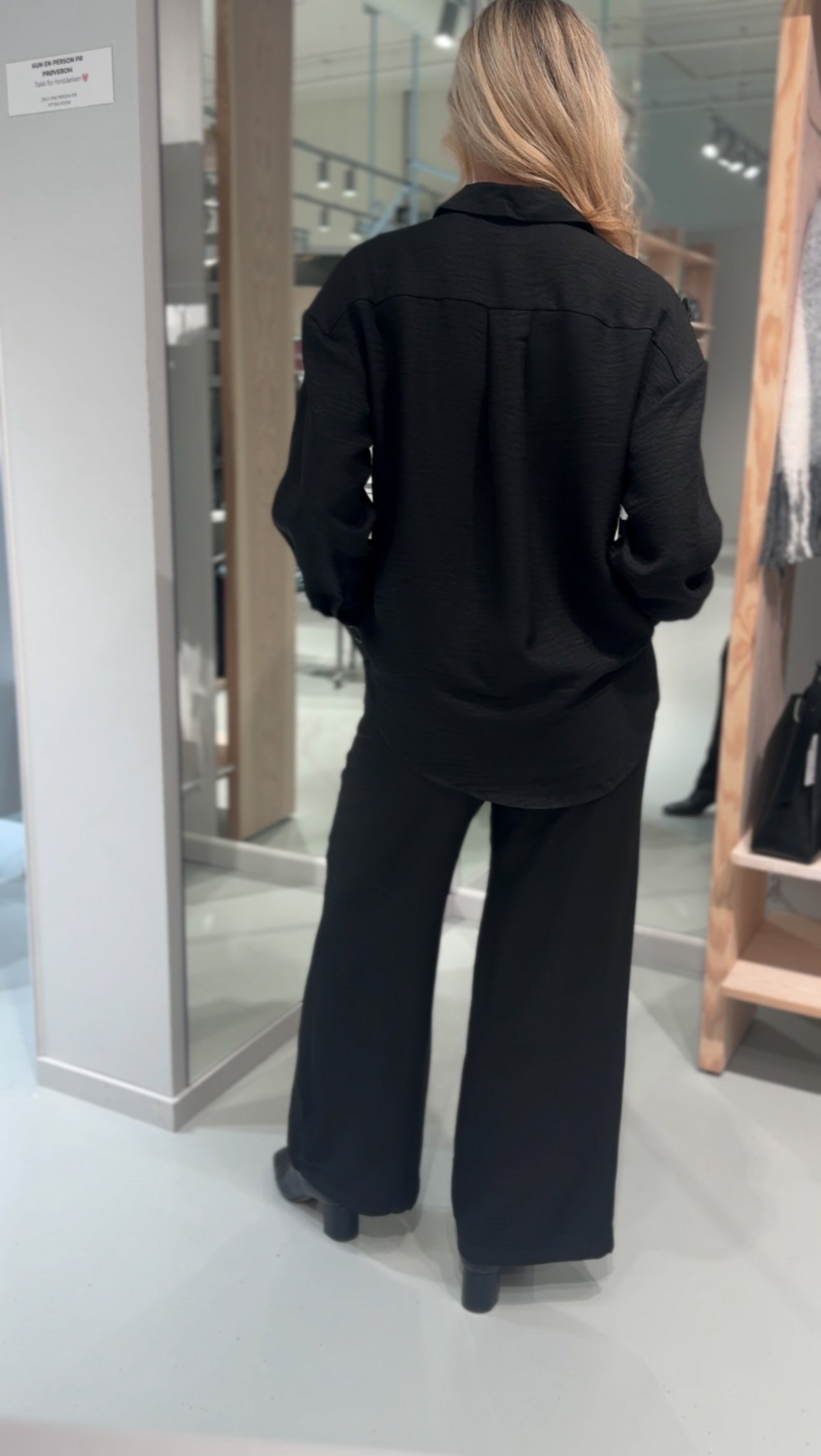 VMMELANEY Shirt - Black