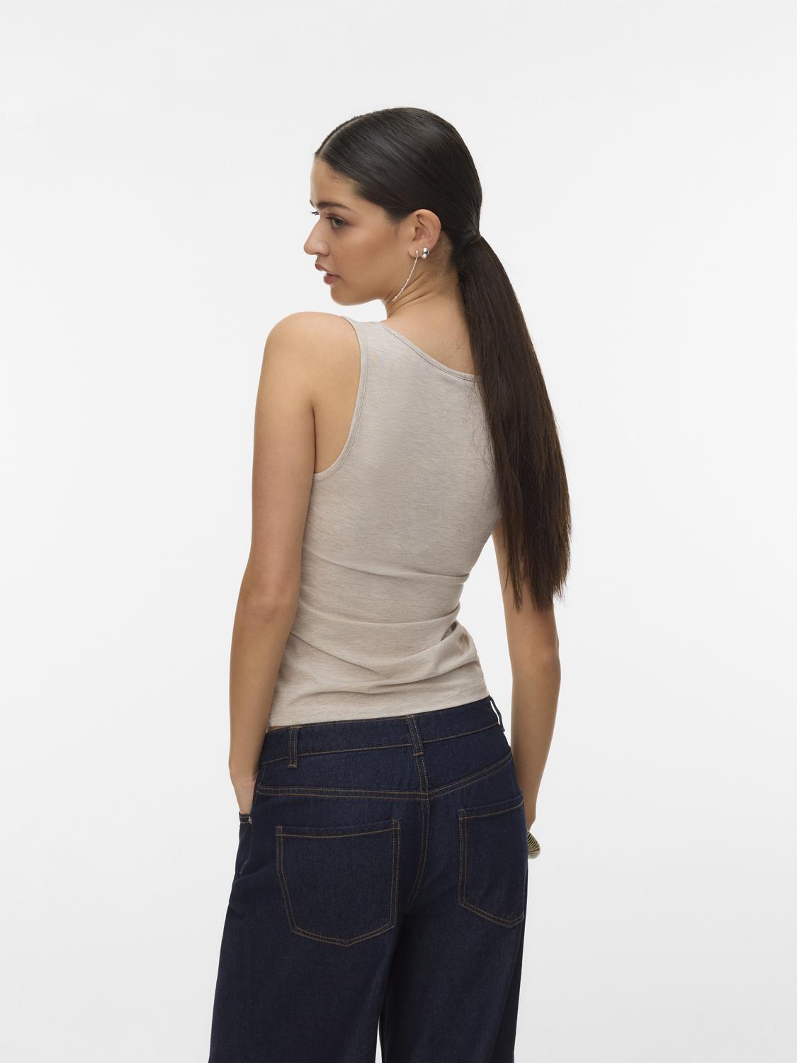 model_shot-back