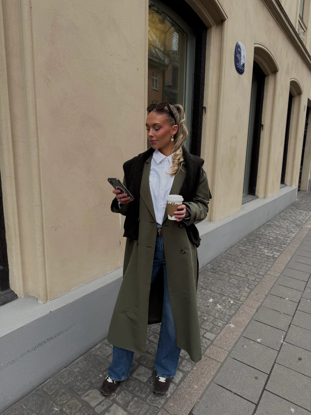 VMMOE Trenchcoat - Kalamata