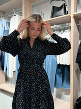 Last inn bildet i Galleri-visningsprogrammet, AWNOELLE Short Dress - Black
