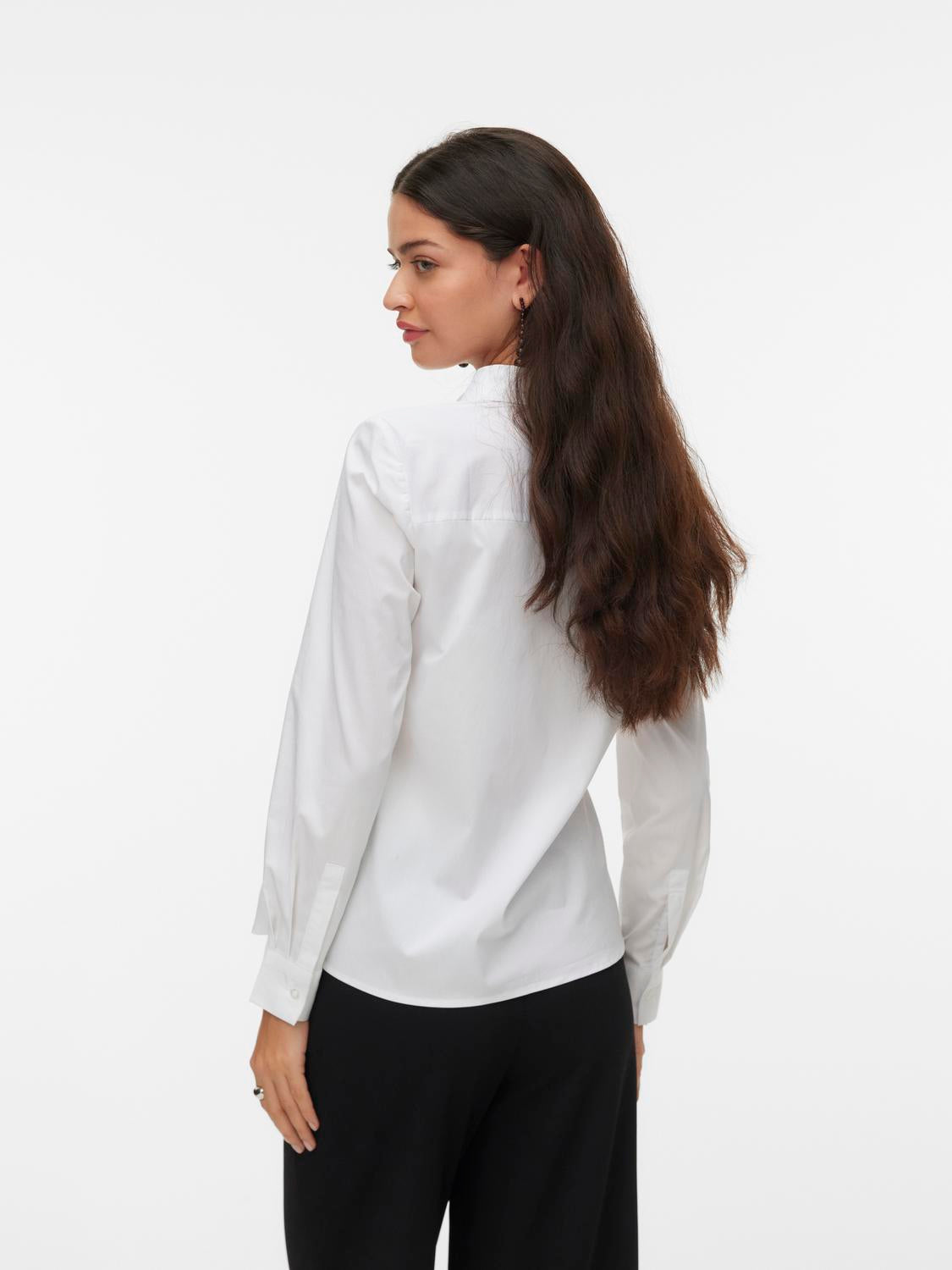 model_shot-back
