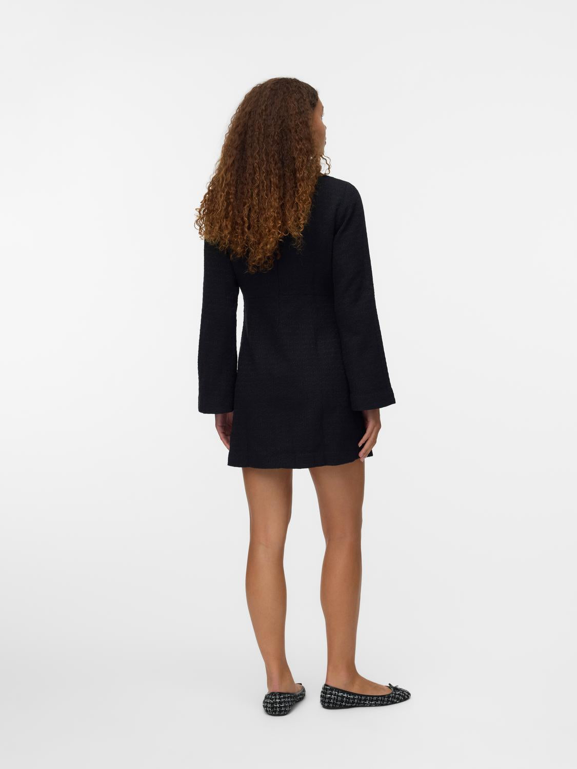 model_shot-back