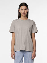 Last inn bildet i Galleri-visningsprogrammet, model_shot-front
