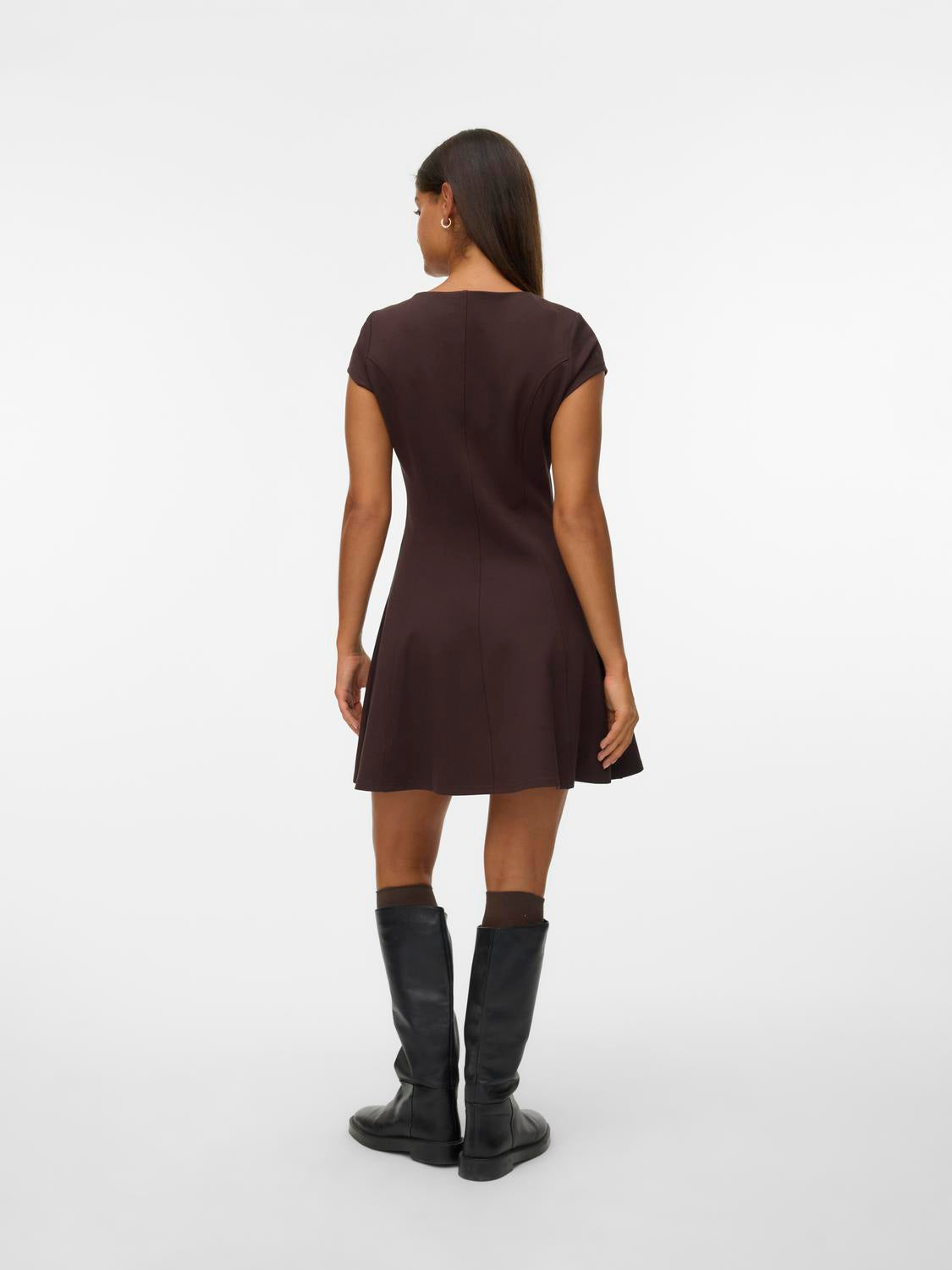 model_shot-back