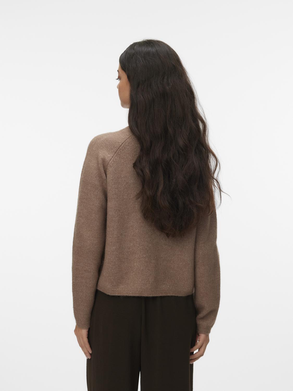 model_shot-back
