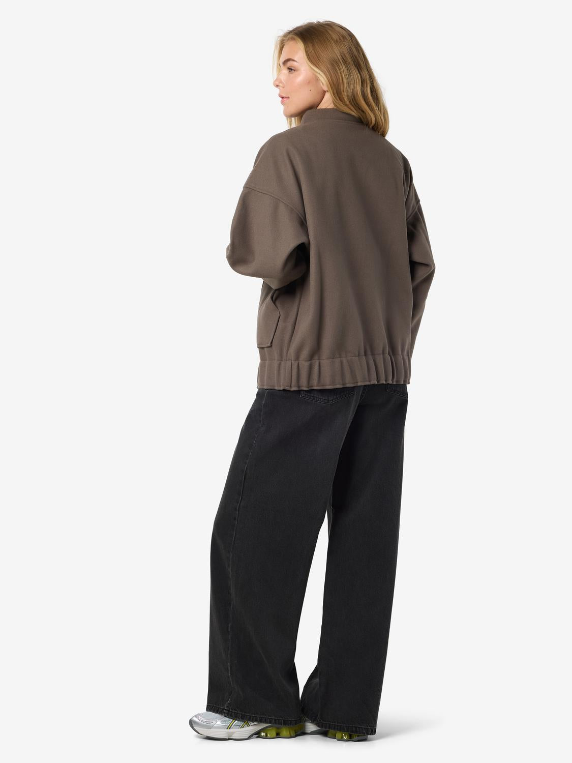 model_shot-front_full