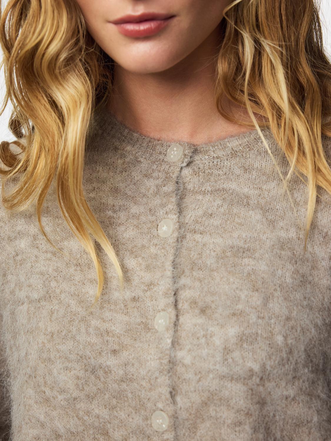 model_shot-detail