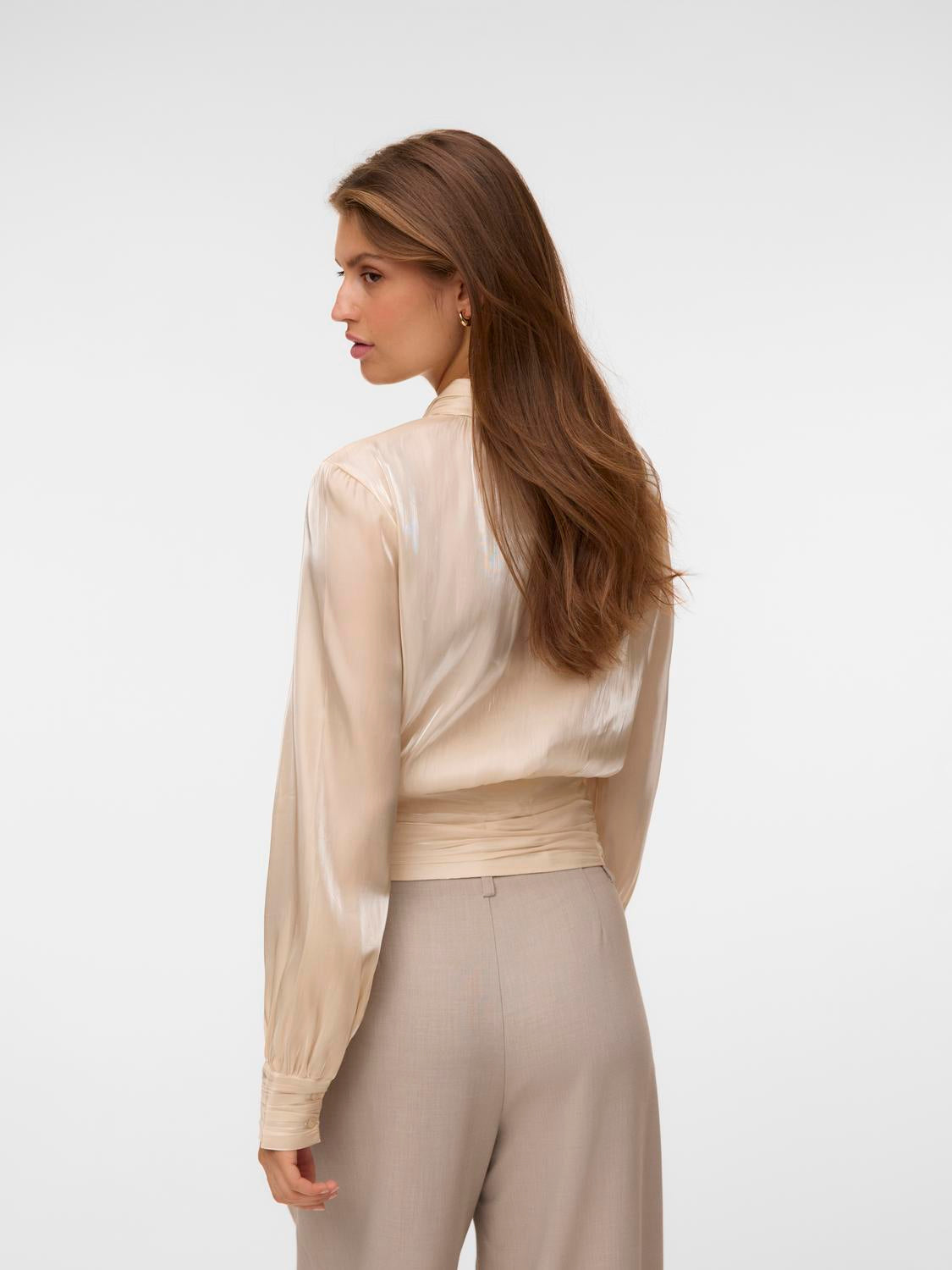 model_shot-back