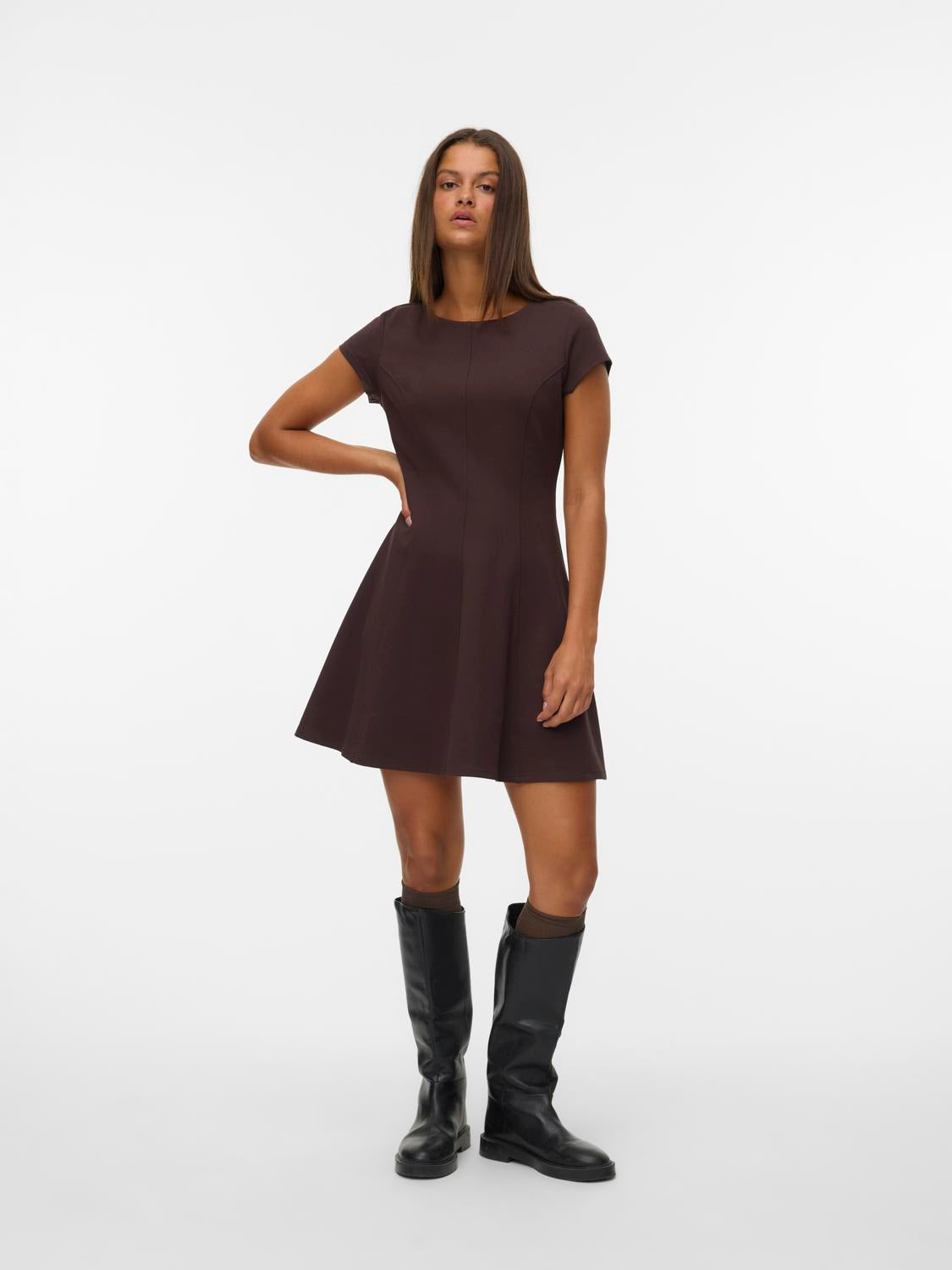 model_shot-front