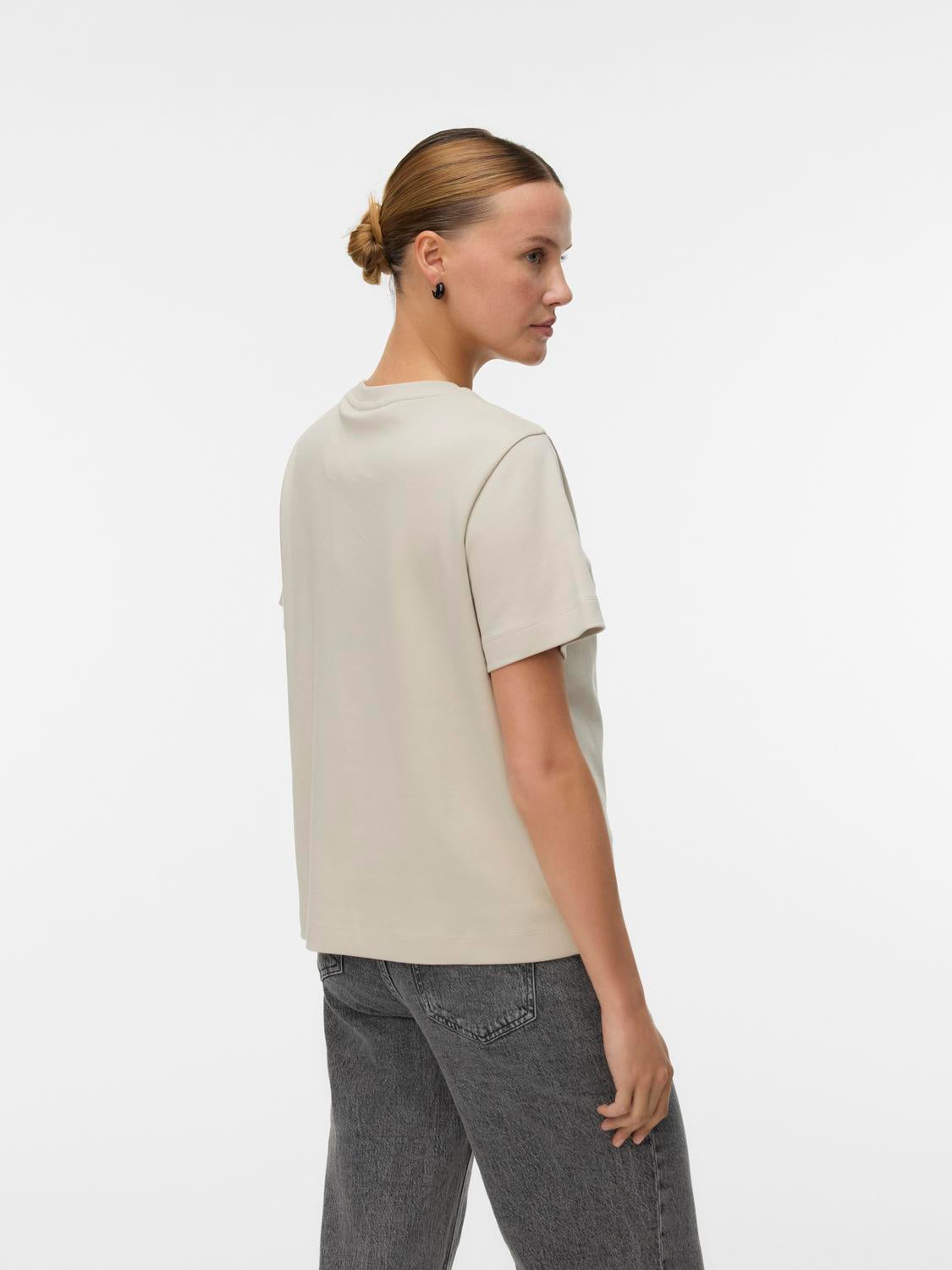 model_shot-back