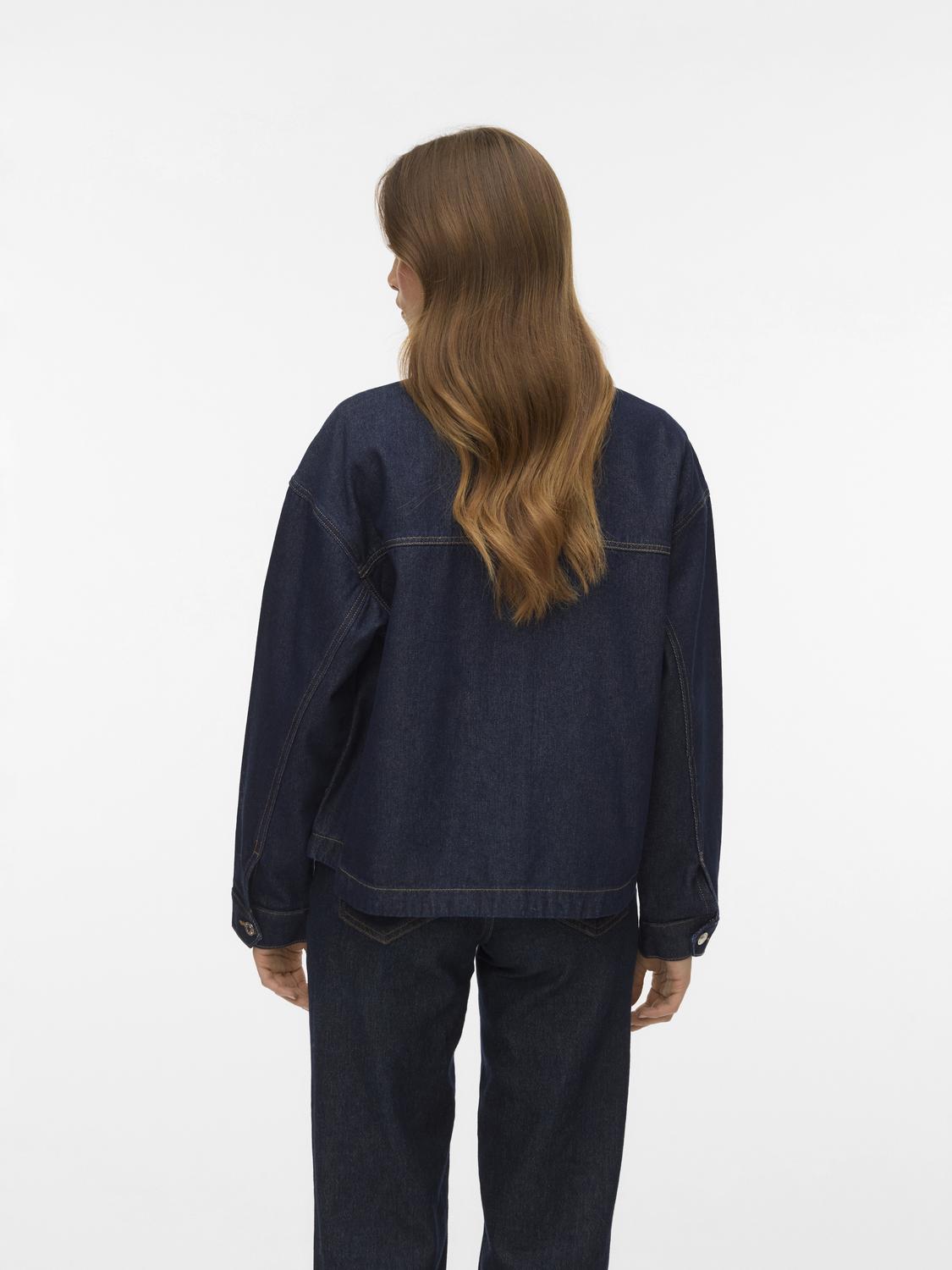 model_shot-back