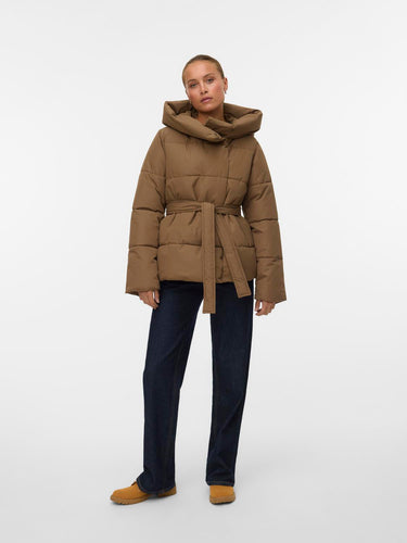 model_shot-front