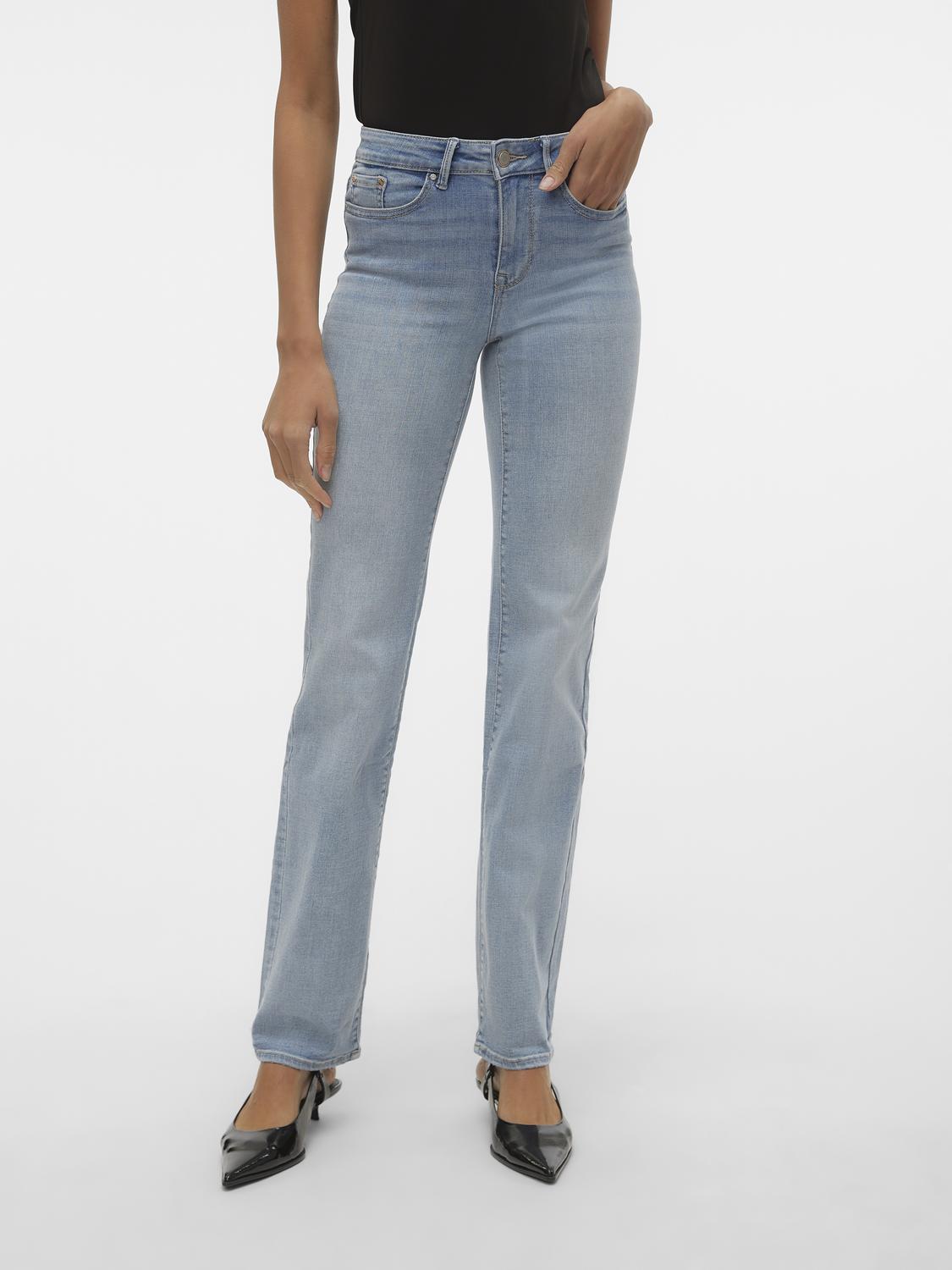 model_shot-front