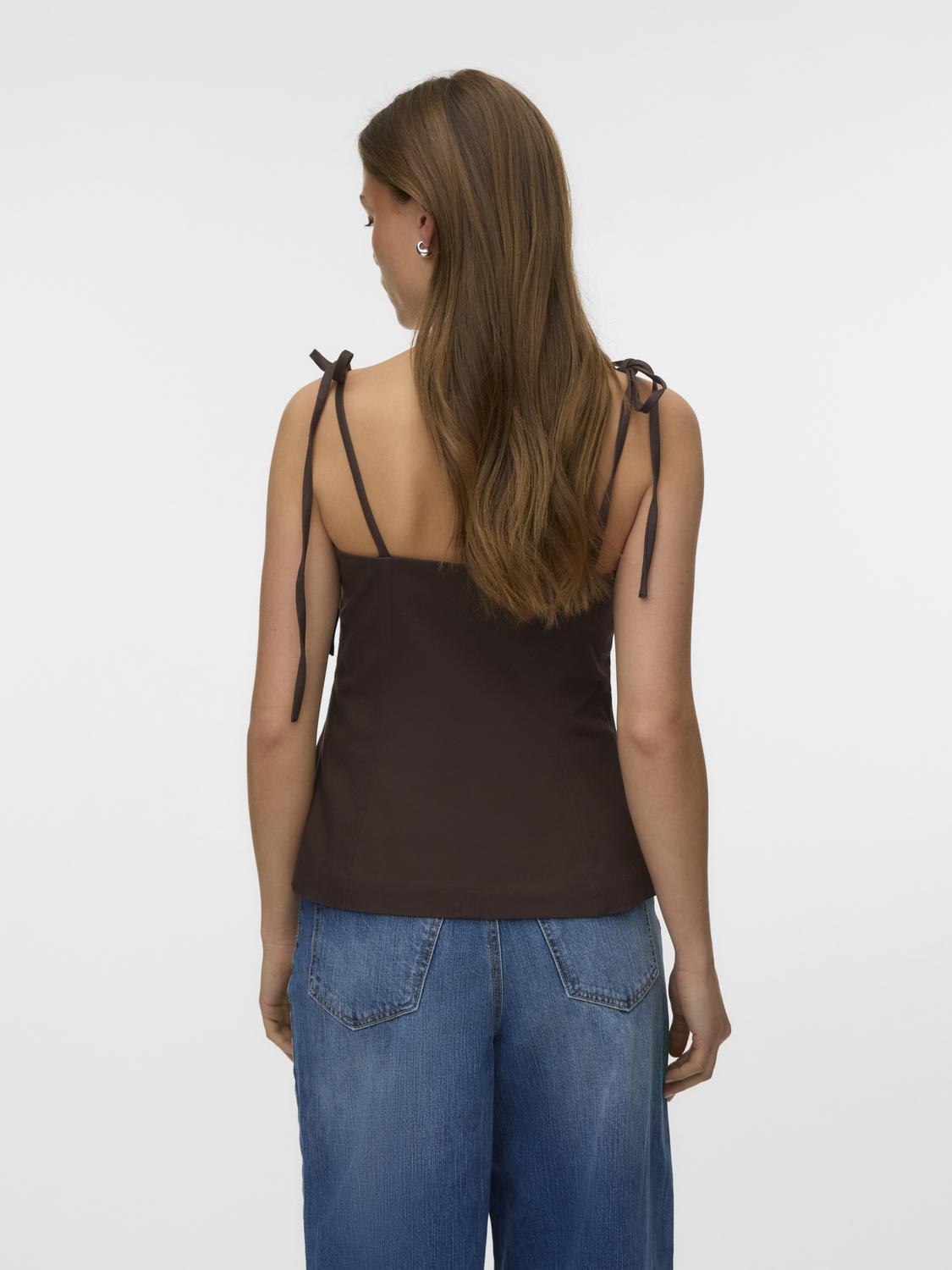 model_shot-back