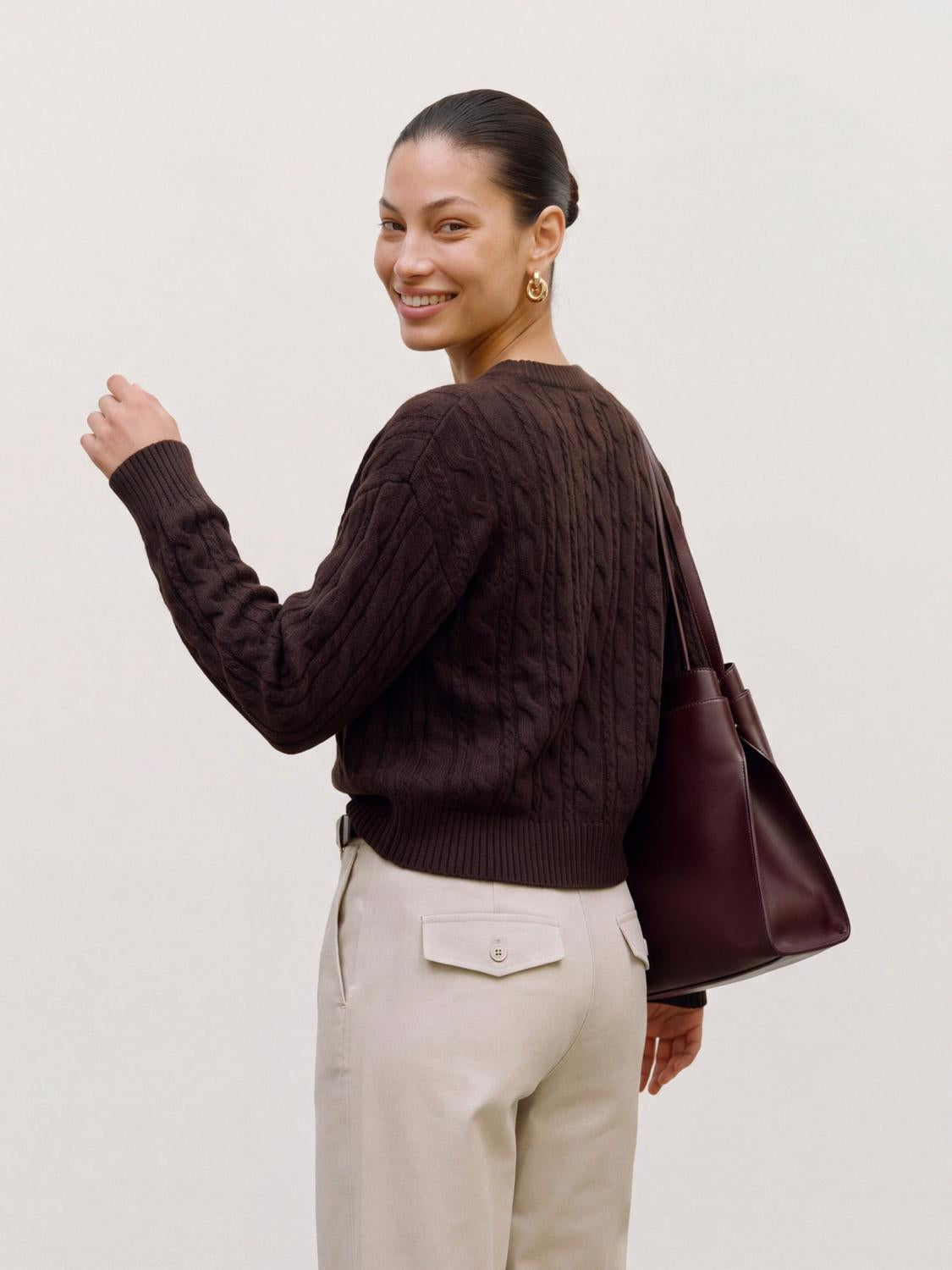 model_shot-back