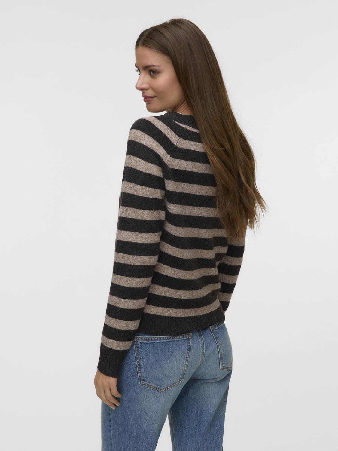 model_shot-back