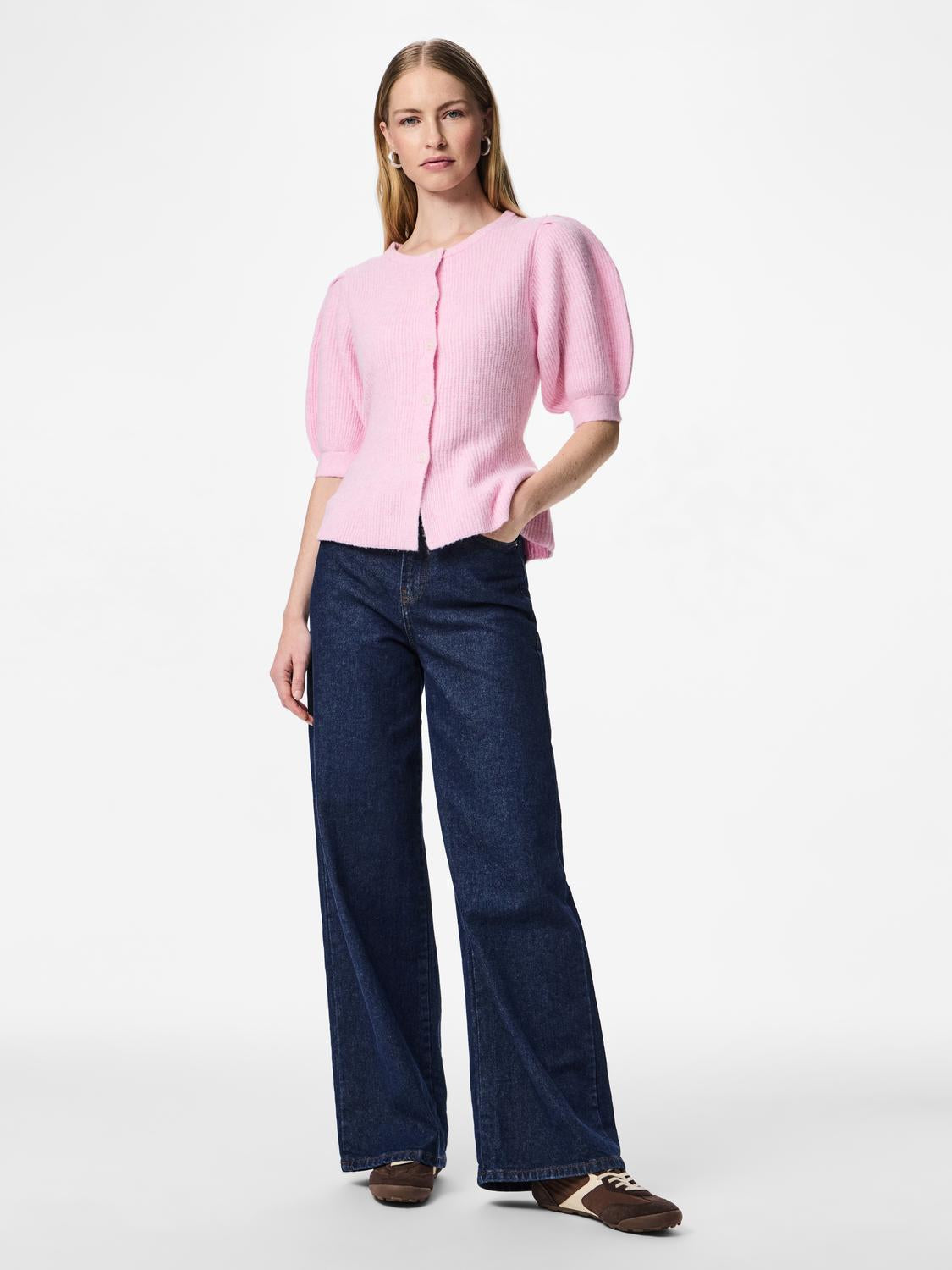 model_shot-front_full