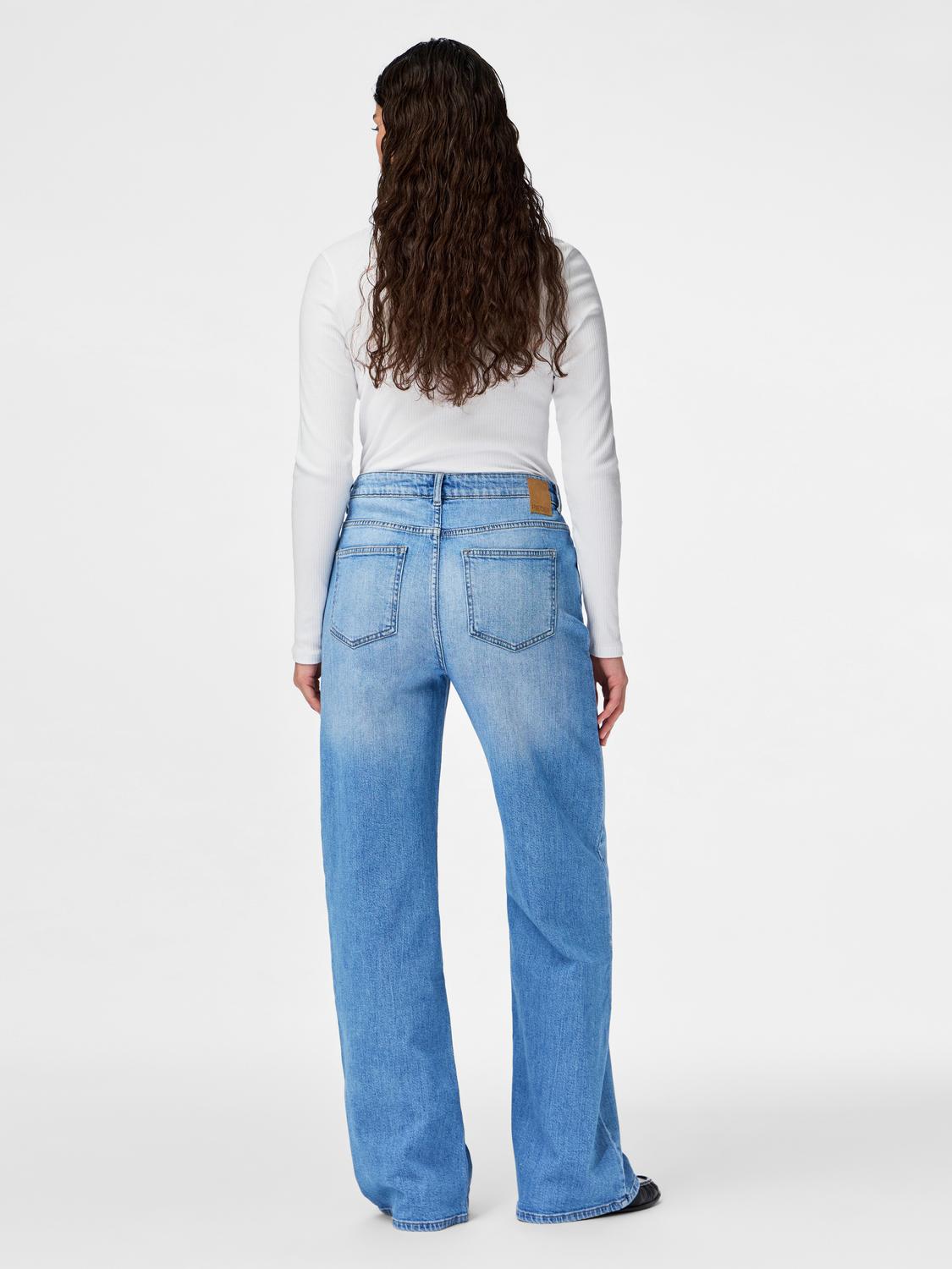 model_shot-back