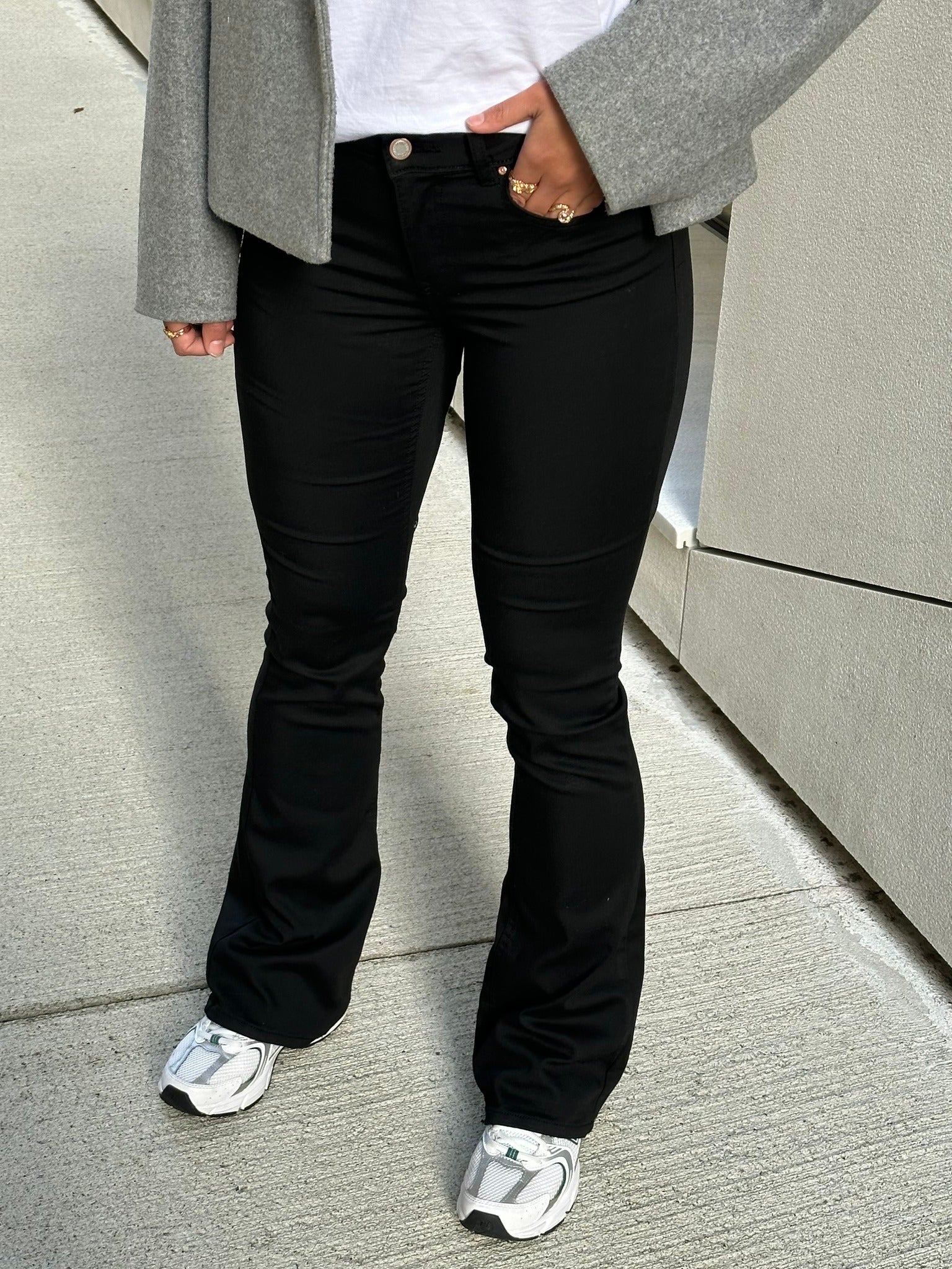 VMFLASH Flared Pants - Black