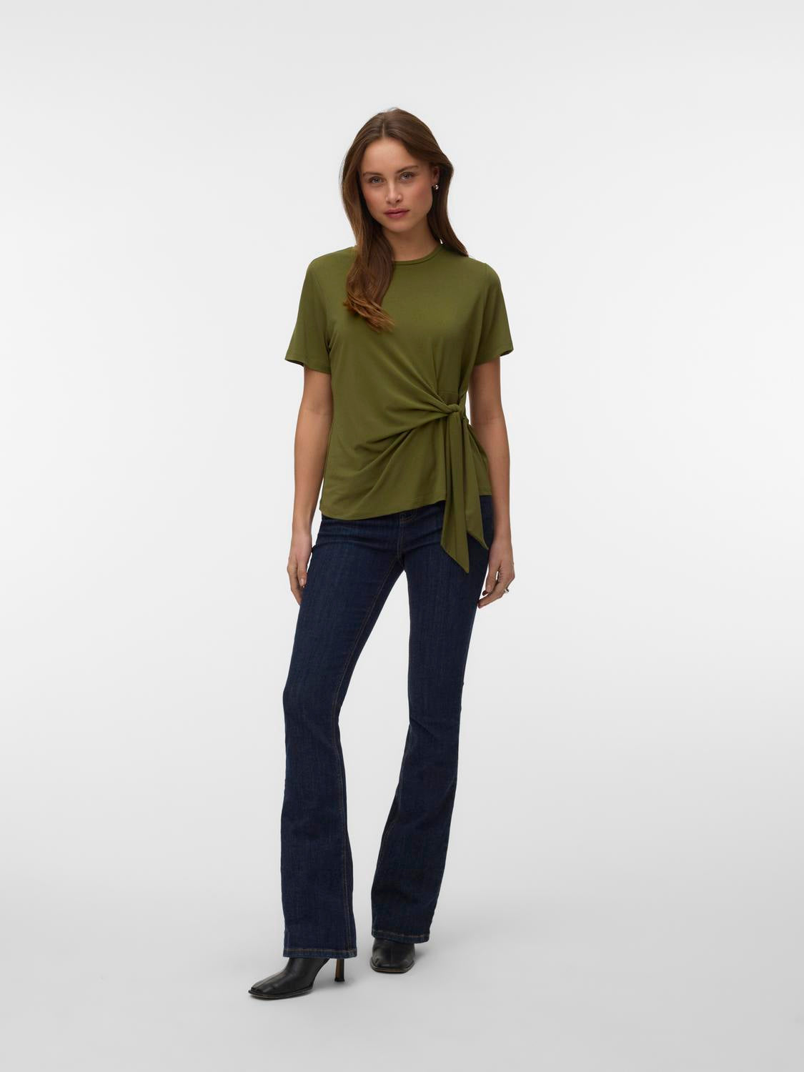model_shot-front
