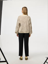 Last inn bildet i Galleri-visningsprogrammet, model_shot-back
