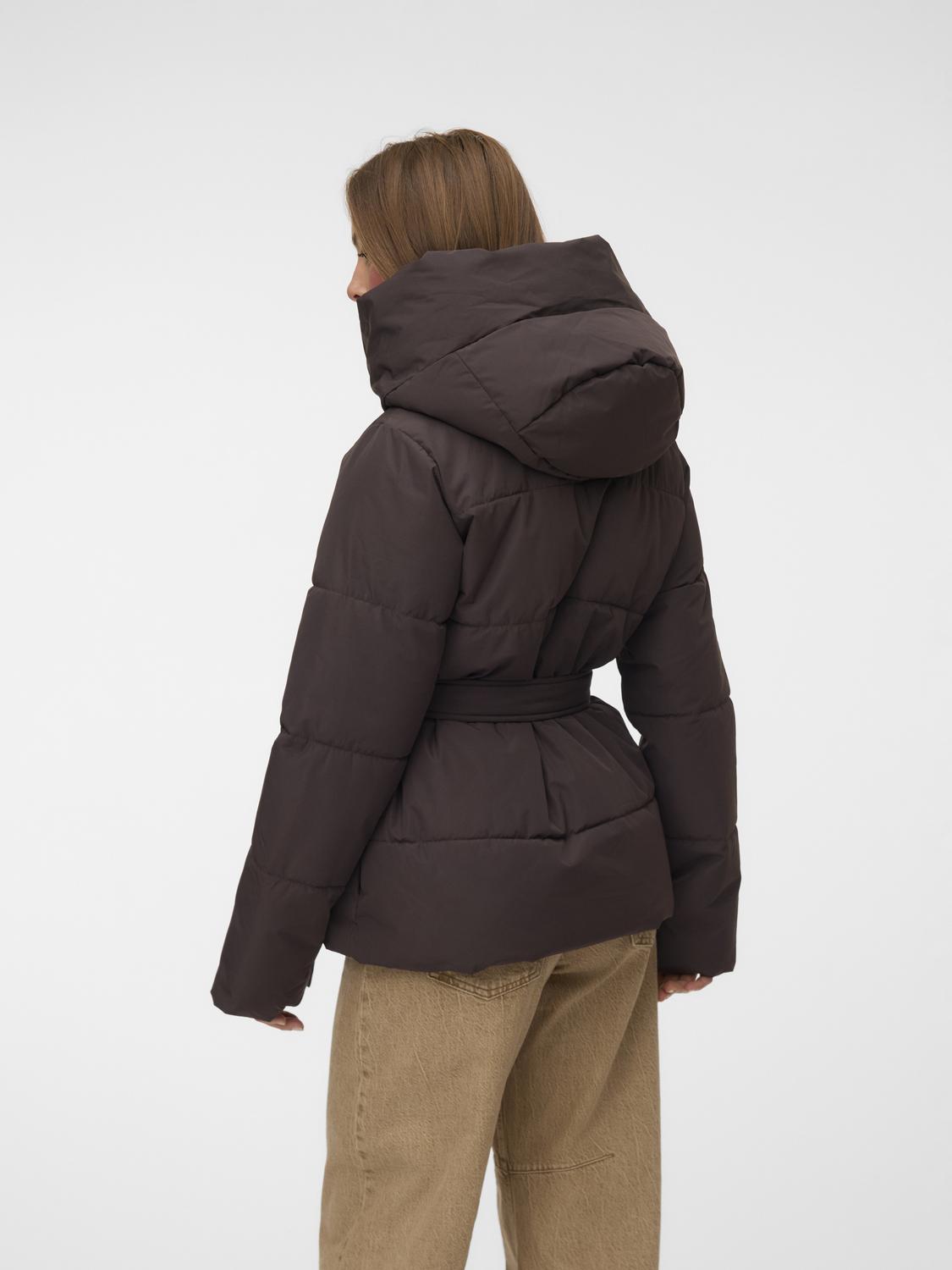 model_shot-back