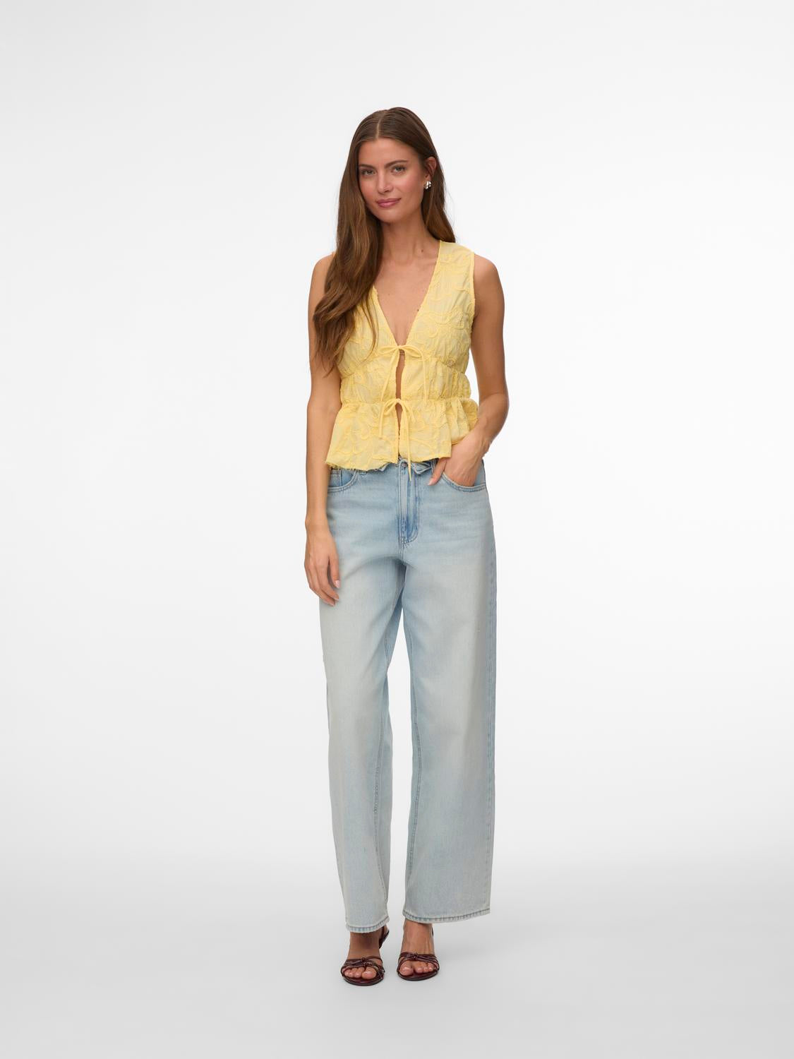 model_shot-front